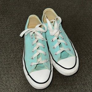 Light aqua blue women’s converse size 6